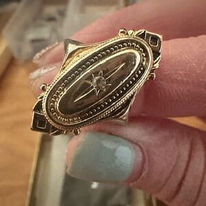 Vintage Avon Kensington ring.  Size 5-7